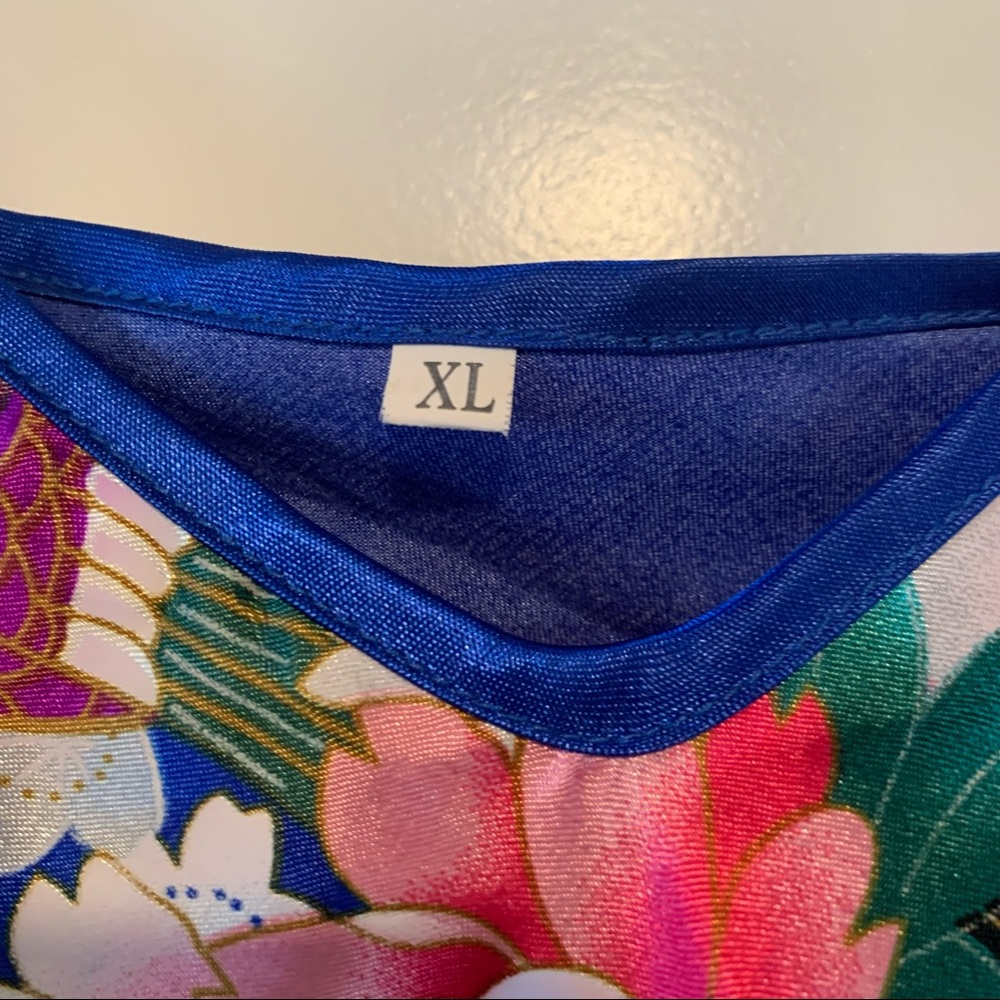 Patterned Peacock Robe & Camisole Set - Picture 16 of 16
